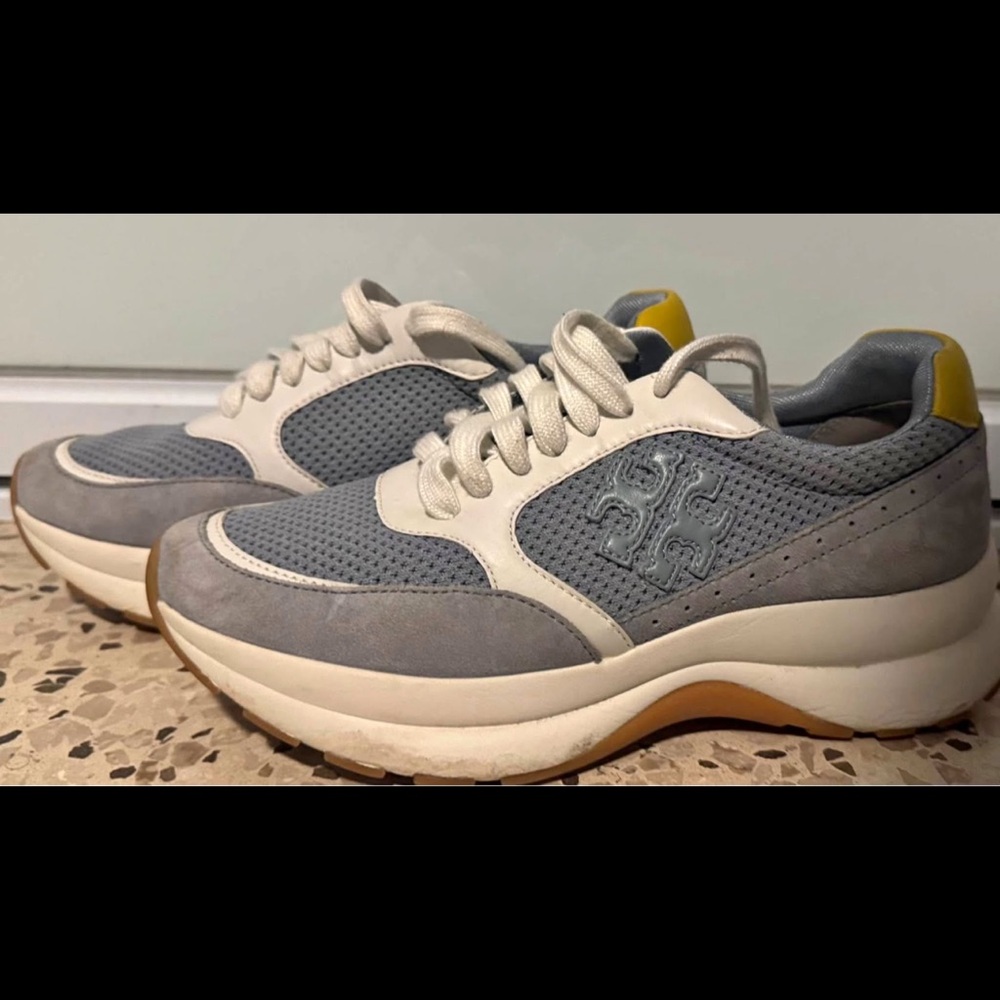 Tenis Tory ambos por ese precio size 8